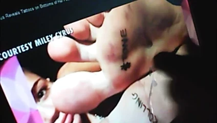 Miley cyrus tabanları (cum haraç)