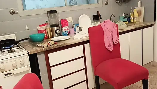 Maju Ayah Tiri Saya Sepertinya Menebak Bahwa Saya Sangat Menikmati Kunjungan Malamnya Di Dapur