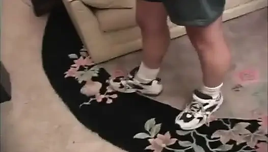 Плохие девушки-толстушки: толстушка шлепает в гостиной