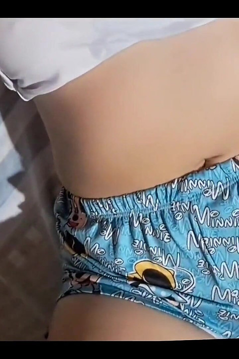 義理の妹が大きな胸を見せる