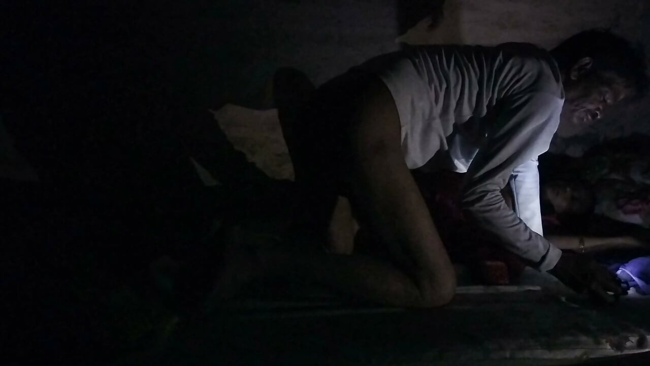 Sali ko jaga kar chudai ki lekin lite chali gayi