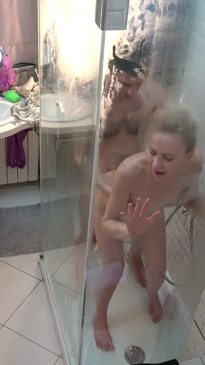 Steamy Sex with Beautiful Stepmom in the Shower