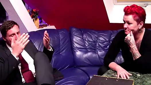 40'ın Üzerindeki Olgun Sarışınlar Sert Emiyor Ve Biniyor