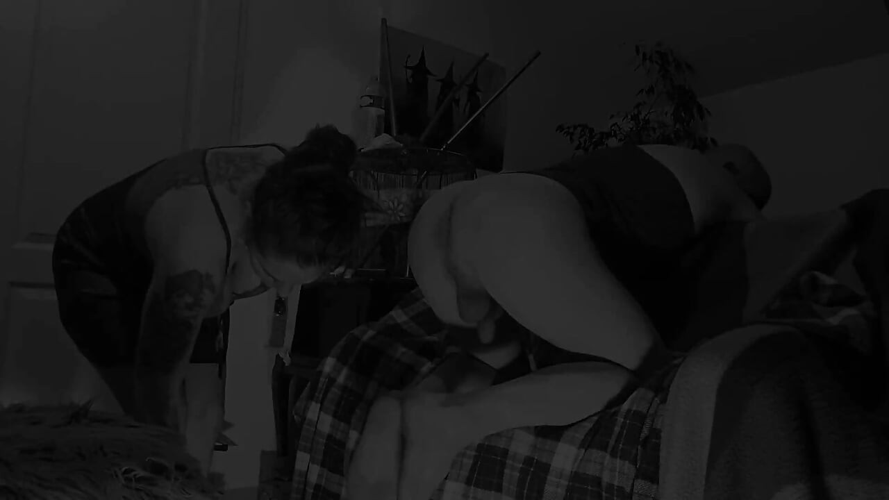 ミストレス・タティアナル フットフィスティング フェムドム