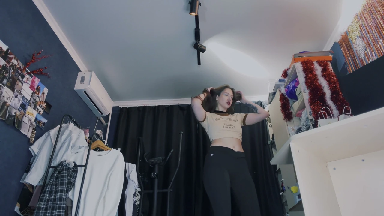 Giantess kahven ve annemle düştüğünde seni yuttu
