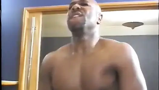 Cewek kulit hitam sange dientot gaya doggy sama kontol besar pria kulit hitam