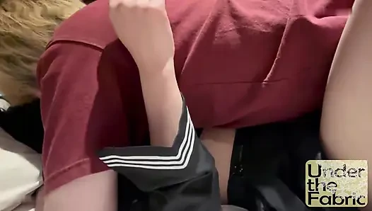 Ruhige frau mit brille ausgetrickst, während bildvideo zu creampie-pOV wird