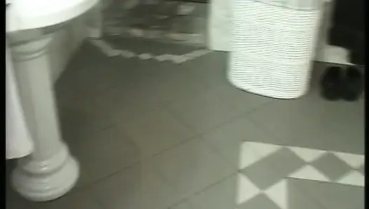 Azgın Alman evli kadın dolgun bir adam tarafından sert sikiliyor