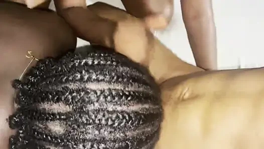 Zenci sert üçlü grup seks, iki seksi zenci ve büyük zenci ile çifte oral seks