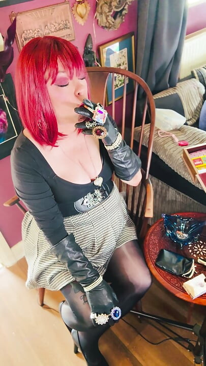 A Naughty secretary Tina Snua Dons Leathe Gloves, Jewellery & Chain Smokes 2 Cigarettes - Smoking Pantyhose