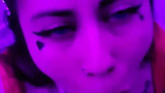 Красивая школьница Dherlydoll делает мне вкусный минет с глубокой глоткой и грязный камшот в ее рот!