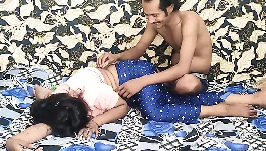 Bhabhi ne Apne Boyfriend ko Bulaker karai apni choot ki chudai
