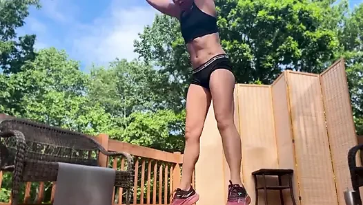 Сколько Burpees Может сделать Lora Cross