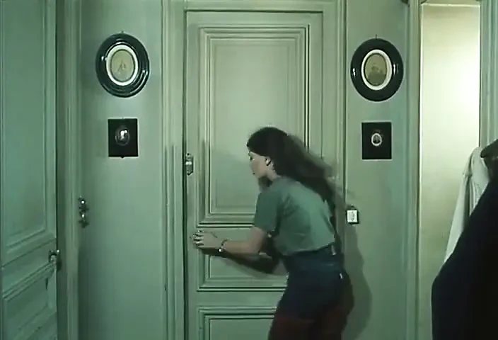 Torn Panties, Residents with Buttocks Down (1980)