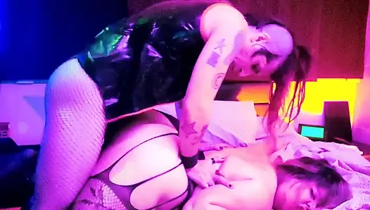 X13 Latex und Reyna Tirana - 1 - Hotel Sex Video Tape 1