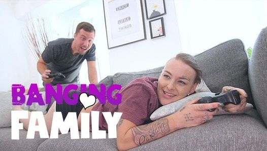 Banging family - scopando la mia sorellastra tatuata