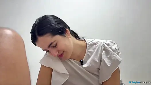 Sürpriz hediye üvey kız kardeş onu mutlu etmek için amından vazgeçiyor