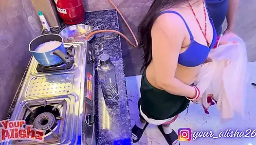 Alisha Bhabhi трахнули во время приготовления пищи, с участием Sammy Sins