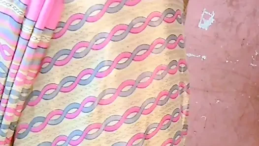 Hintli tamil yaramaz evli kadın renu petticoat bluz saree kocasının arkadaşı için azdırıyor! Indianhotwifex