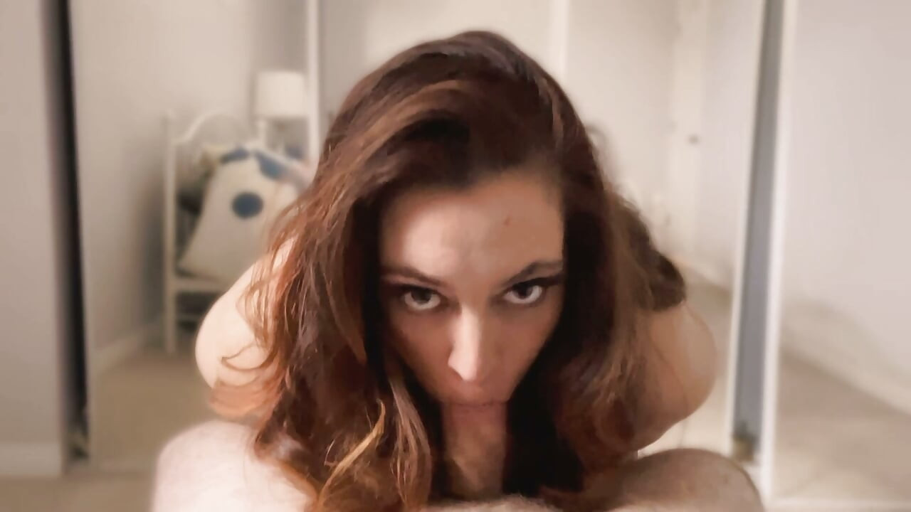 Amateur POV Deepthroat, intensiver Blickkontakt mit betrügerischer Hotwife
