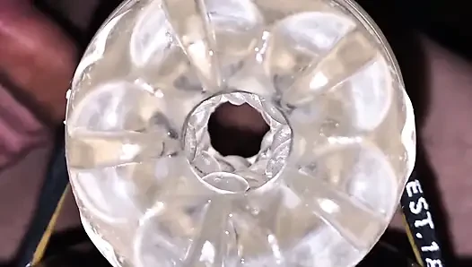 Flaşda mastürbasyon orgazmı için alette yakın çekim yarak