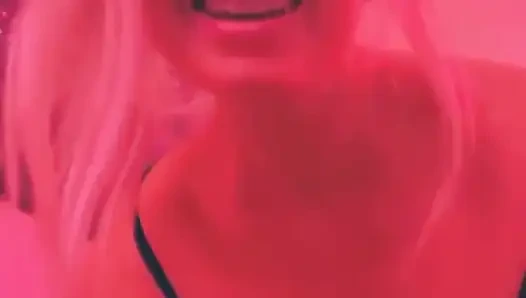 Desakan buka baju tanpa hambatan - club stuff mendesis!