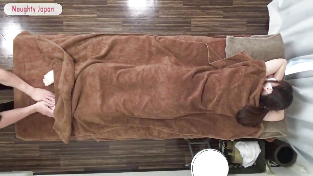 Uncensored Oil Session. Petite Idol Like Beauty Returns for Long Treatment - Part1