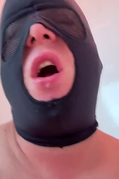 He Claims to Be Straight - but Then He Cums at the Gloryhole