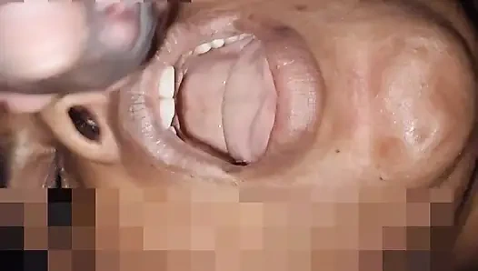 Istriku bikin istriku minum air dari kontolku