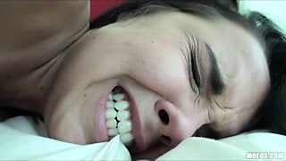 Vamos tentar anal - gostosa e brincalhona Dillion Harper tenta anal