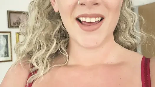 Giantess Memasang Perangkap Kecil