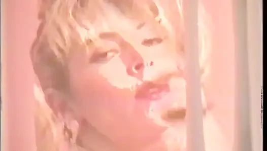 Cewek hot rambut pirang lagi asik nyepong kontol sampai dicrot di muka (video ini nggak ada audio tapi musik)