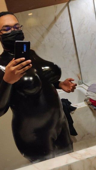 Costum de pisică din latex 2