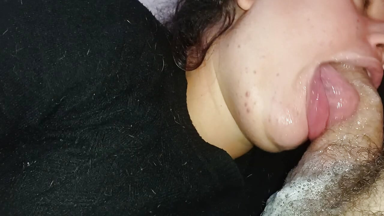CREAMPIE EXTREMO, LLENANDO ESTA BOQUITA CON TANTO SEMEN