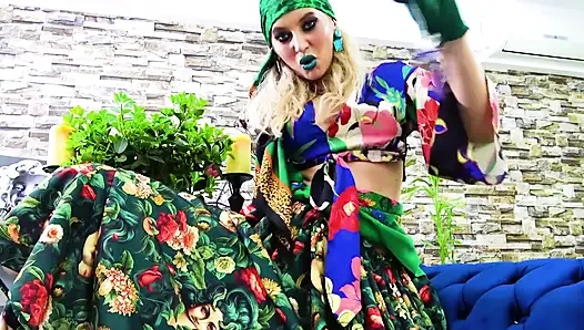 Kiss Poison Ivy'nin yeşil dudaklarını öp