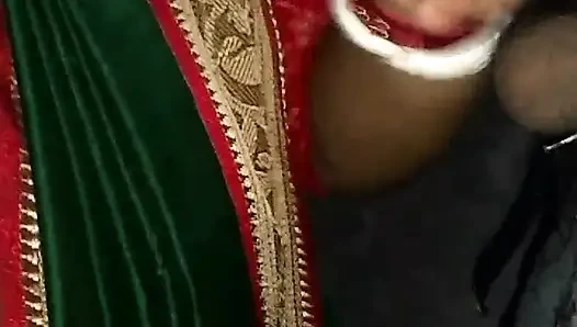 Hintli evli kadın emiyor ve ağzına boşalıyor