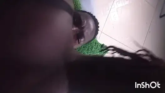 Rose memijat kontol hitam sebelum penetrasi