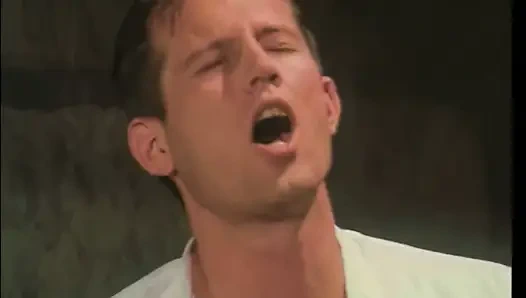 Pelayan itu mendapat pantatnya kacau oleh jenderal