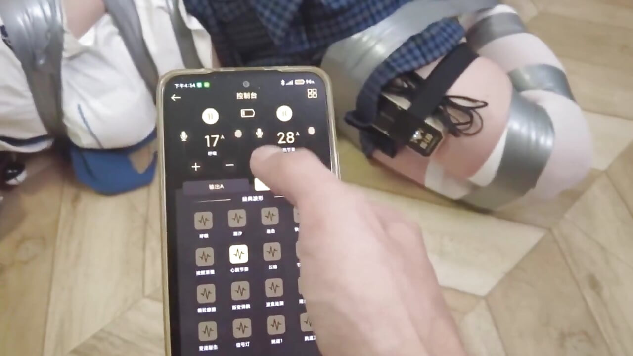 Mz25-Jk 소녀는 항해 테이프에 묶여 오르가즘에 끌려