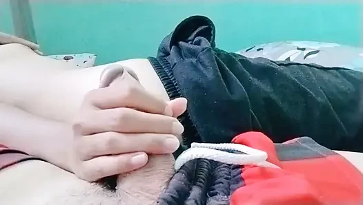 AYAH TIRI BERBAGI TEMPAT TIDUR DENGANKU