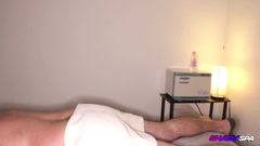 Amateur-Massage mit versteckter Kamera und Handjob mit voller Entspannung - Tana