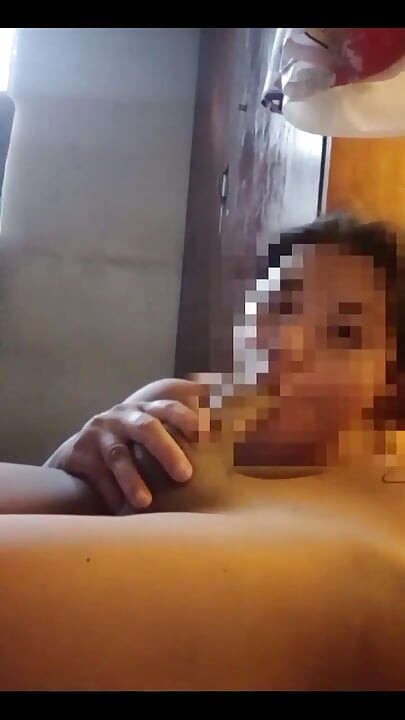 她吸我的雞巴直到它全部幹