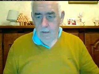 Opa komt klaar op webcam