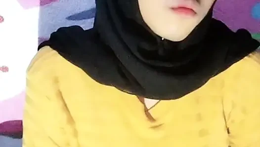Tesettürlü Waria işten eve gelip sakso çekip koklamak istiyor