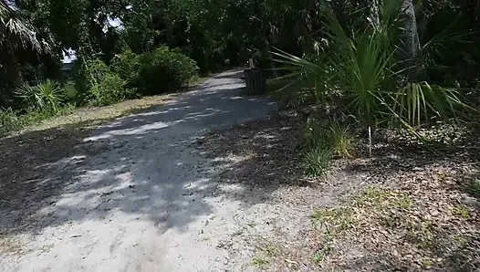 Bts Naturspaziergang und Masturbation auf dem Trail