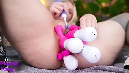Verliert die kontrolle mit mehreren dildos und vibes in der muschi