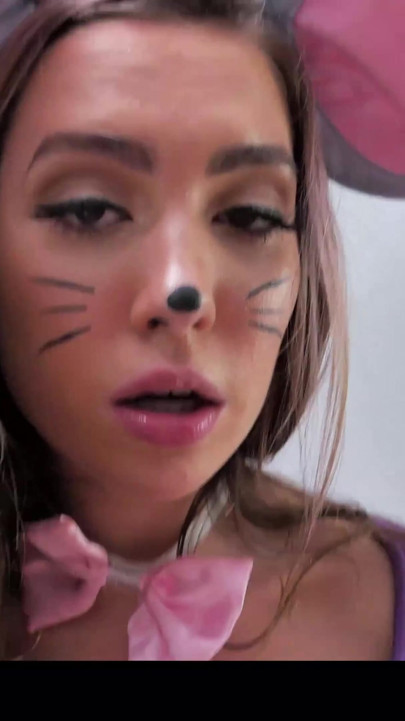 MyPervyFamily - Minha meia-irmã com tesão cosplay - Bailey Base | Clipe 3