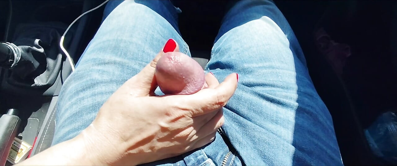 10 minutes of handjob in traffic, public handjob!