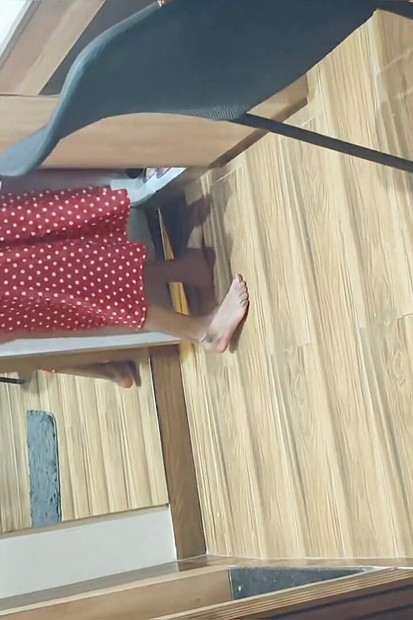Odvedi šogoricu u hotel i Paellu.