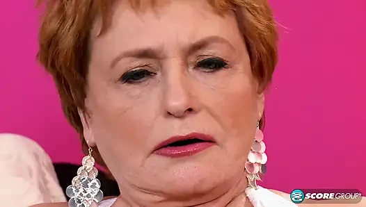 Valerie дает черному ебарю урок по траху милф